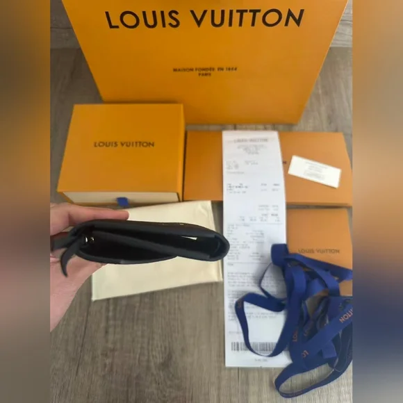 Louis Vuitton Victorine Wallet - Picture 5 of 13